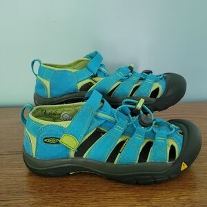 KEEN Big Girls Newport H2 Sandal Size 4